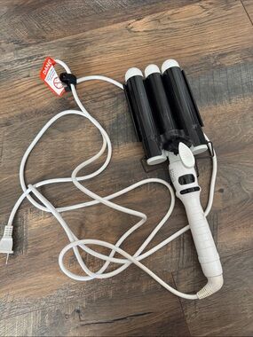 White Triple Barrel Waver Hair Styling Iron